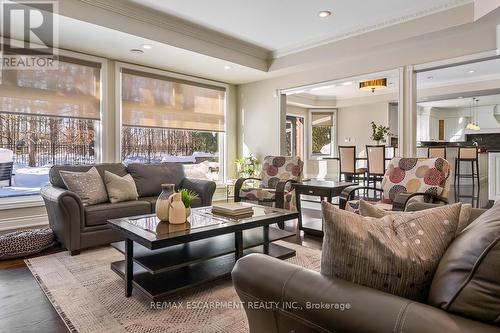 5264 Tiffany Court, Mississauga, ON - Indoor Photo Showing Living Room