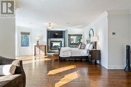 5264 Tiffany Court, Mississauga, ON - Indoor Photo Showing Living Room With Fireplace
