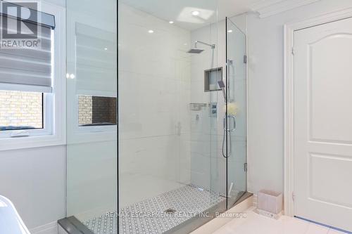 5264 Tiffany Court, Mississauga, ON - Indoor Photo Showing Bathroom
