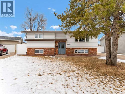 2152 Hughes Crescent NE  Medicine Hat, AB T1C 1L9