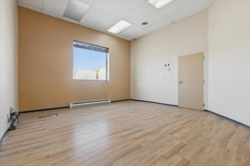 Office - 2110 Av. De L'Église, Montréal (Le Sud-Ouest), QC - Indoor Photo Showing Other Room