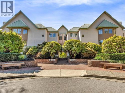 204 6735 STATION HILL COURT  Burnaby, BC V3N 4W5