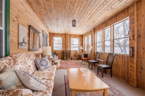 135 Third Avenue, Letellier, MB - Indoor Photo Showing Living Room