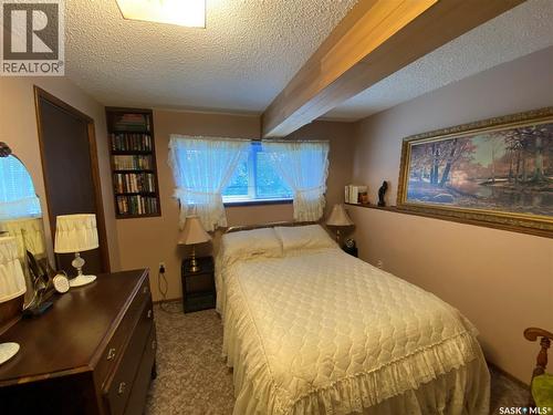 620 4Th Street, Eston, SK - Indoor Photo Showing Bedroom