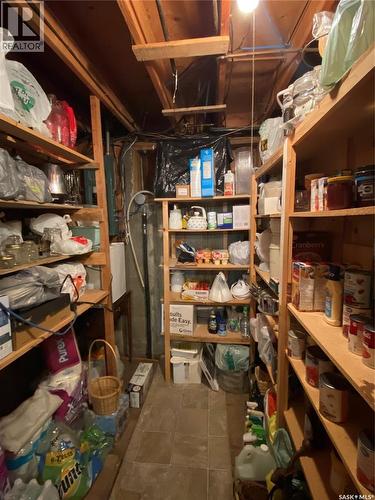 620 4Th Street, Eston, SK - Indoor