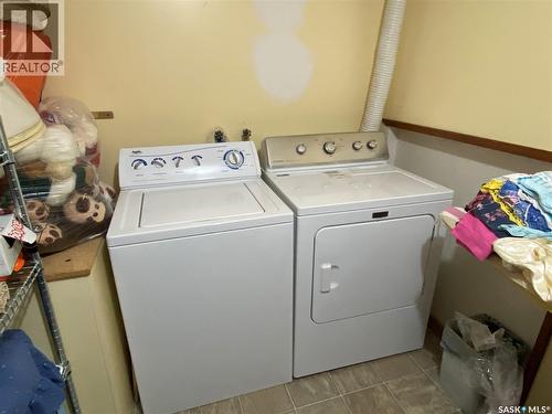 620 4Th Street, Eston, SK - Indoor Photo Showing Laundry Room