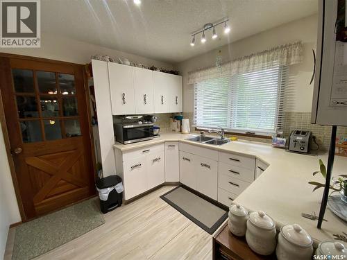 620 4Th Street, Eston, SK - Indoor Photo Showing Kitchen With Double Sink