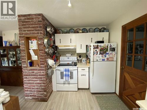 620 4Th Street, Eston, SK - Indoor Photo Showing Kitchen