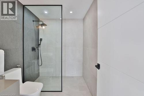 100 Appleby Place, Burlington, ON - Indoor Photo Showing Bathroom