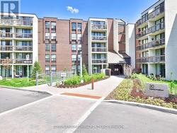 501 - 30 FASHION ROSEWAY  Toronto, ON M2N 6B4