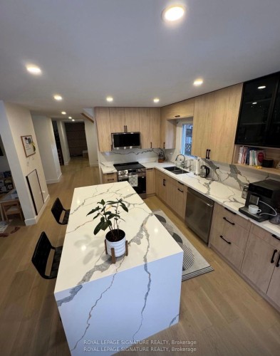 445 Malaga Road, Mississauga, ON - Indoor Photo Showing Kitchen With Double Sink