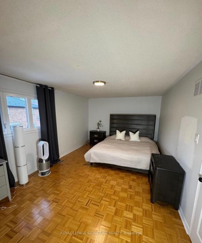 445 Malaga Road, Mississauga, ON - Indoor Photo Showing Bedroom