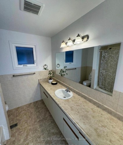 445 Malaga Road, Mississauga, ON - Indoor Photo Showing Bathroom