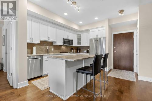 Breakfast bar sitting area - 408 - 615 Longfields Drive, Ottawa, ON - Indoor Photo Showing Kitchen With Stainless Steel Kitchen With Upgraded Kitchen