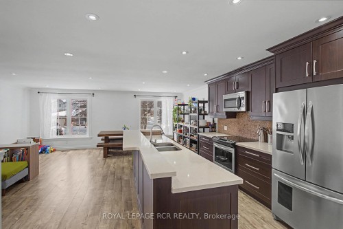 248 Talbot Crescent, Newmarket, ON - Indoor Photo Showing Kitchen With Stainless Steel Kitchen With Double Sink With Upgraded Kitchen