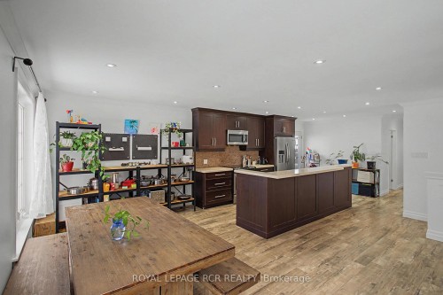 248 Talbot Crescent, Newmarket, ON - Indoor Photo Showing Kitchen With Upgraded Kitchen