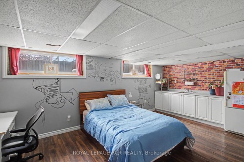 248 Talbot Crescent, Newmarket, ON - Indoor Photo Showing Bedroom