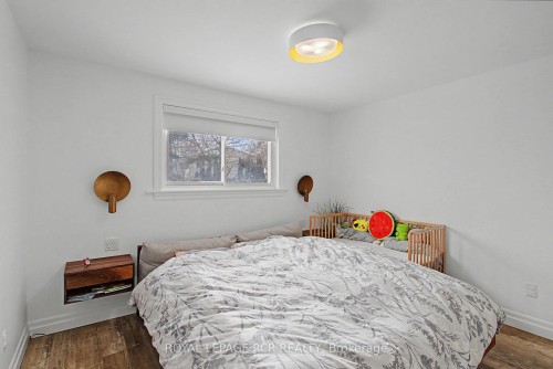 248 Talbot Crescent, Newmarket, ON - Indoor Photo Showing Bedroom