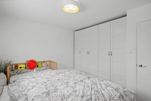 248 Talbot Crescent, Newmarket, ON - Indoor Photo Showing Bedroom
