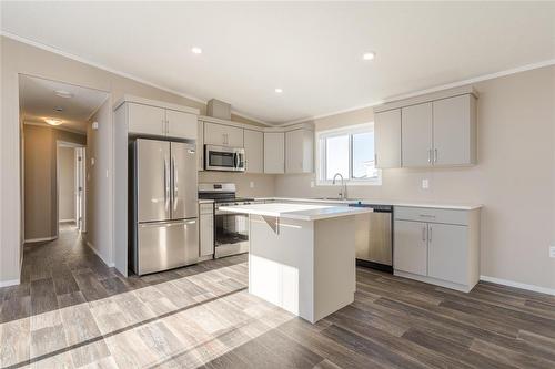 47 Prairie Oak Drive, Mitchell, MB - Indoor Photo Showing Kitchen With Stainless Steel Kitchen With Upgraded Kitchen