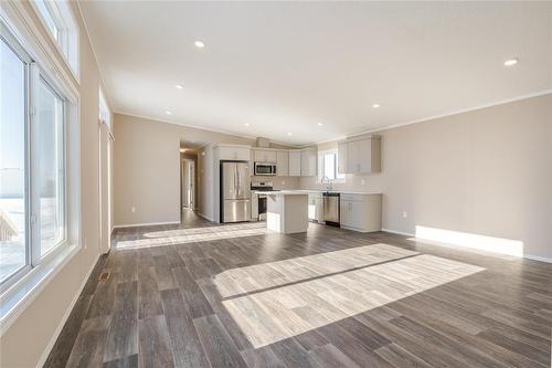 47 Prairie Oak Drive, Mitchell, MB - Indoor Photo Showing Kitchen