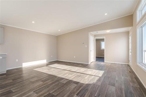47 Prairie Oak Drive, Mitchell, MB - Indoor Photo Showing Other Room