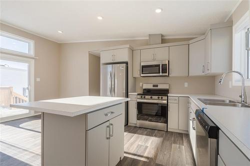 47 Prairie Oak Drive, Mitchell, MB - Indoor Photo Showing Kitchen With Stainless Steel Kitchen With Double Sink