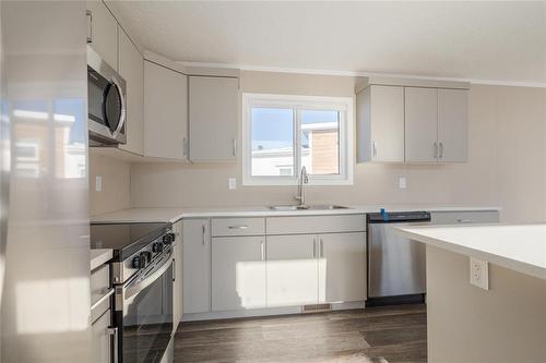 47 Prairie Oak Drive, Mitchell, MB - Indoor Photo Showing Kitchen With Stainless Steel Kitchen With Double Sink