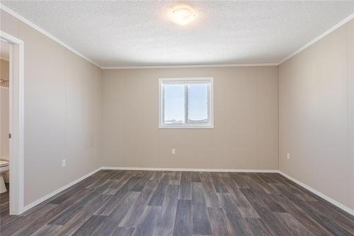 47 Prairie Oak Drive, Mitchell, MB - Indoor Photo Showing Other Room