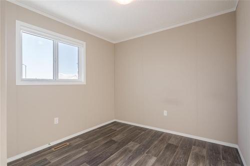 47 Prairie Oak Drive, Mitchell, MB - Indoor Photo Showing Other Room