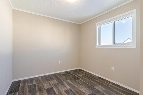47 Prairie Oak Drive, Mitchell, MB - Indoor Photo Showing Other Room