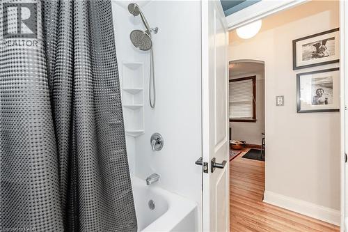 131 Adeline Avenue, Hamilton, ON - Indoor Photo Showing Bathroom