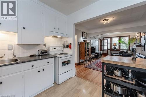 131 Adeline Avenue, Hamilton, ON - Indoor Photo Showing Kitchen