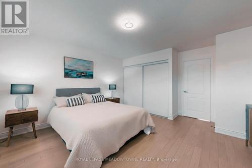 7293 Rosehurst Drive, Mississauga, ON - Indoor Photo Showing Bedroom