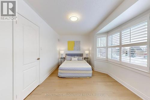 7293 Rosehurst Drive, Mississauga, ON - Indoor Photo Showing Bedroom