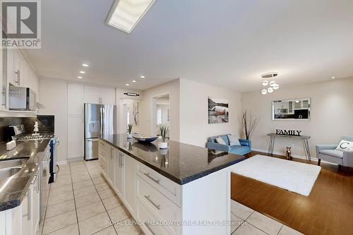 7293 Rosehurst Drive, Mississauga, ON - Indoor Photo Showing Kitchen With Upgraded Kitchen