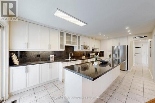 7293 Rosehurst Drive, Mississauga, ON - Indoor Photo Showing Kitchen With Upgraded Kitchen