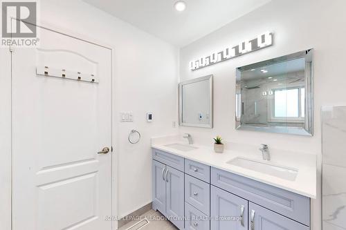 7293 Rosehurst Drive, Mississauga, ON - Indoor Photo Showing Bathroom
