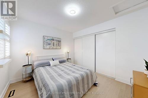 7293 Rosehurst Drive, Mississauga, ON - Indoor Photo Showing Bedroom
