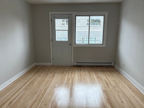Living Room - 5-1970 Rue Everett, Montréal (Villeray/Saint-Michel/Parc-Extension), QC - Indoor Photo Showing Other Room