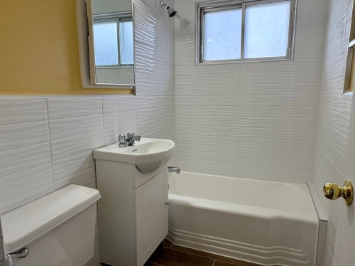 Bathroom - 5-1970 Rue Everett, Montréal (Villeray/Saint-Michel/Parc-Extension), QC - Indoor Photo Showing Bathroom