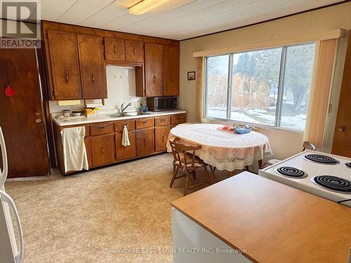 9106 Powers Road, Central Elgin, ON - Indoor Photo Showing Kitchen With Double Sink