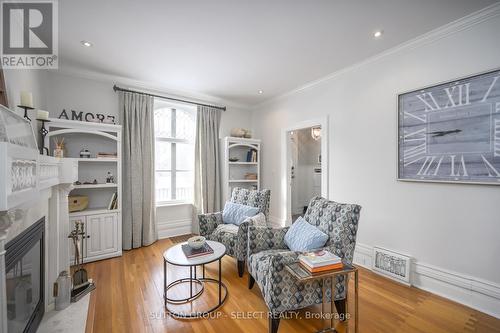 908 Maitland Street, London East (East B), ON - Indoor Photo Showing Living Room With Fireplace