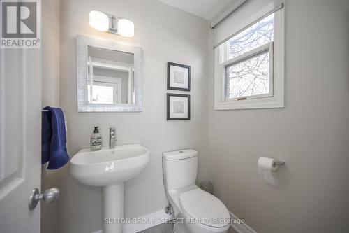 908 Maitland Street, London East (East B), ON - Indoor Photo Showing Bathroom
