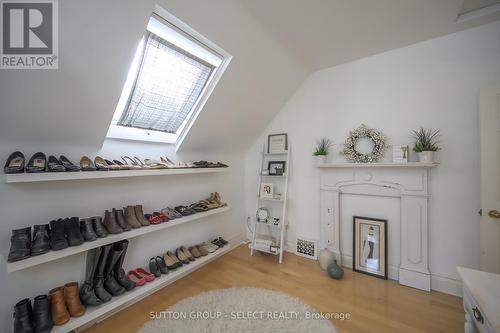 908 Maitland Street, London East (East B), ON - Indoor Photo Showing Other Room With Fireplace
