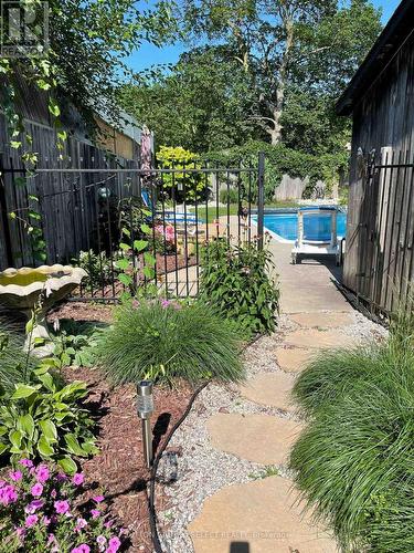 908 Maitland Street, London East (East B), ON - Outdoor With In Ground Pool