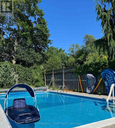 908 Maitland Street, London East (East B), ON - Outdoor With In Ground Pool With Backyard