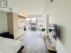 1611 - 771 YONGE STREET  Toronto, ON M4W 2G4