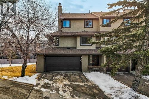 76 Glamis Gardens SW  Calgary, AB T3E 6S4