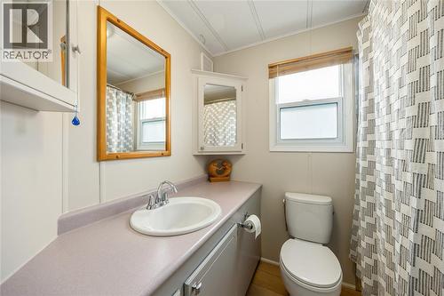 5700 Blackwell Sideroad Unit# 29, Sarnia, ON - Indoor Photo Showing Bathroom